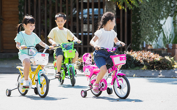 Lợi ích của việc đi xe đạp đối với trẻ em và gia đình