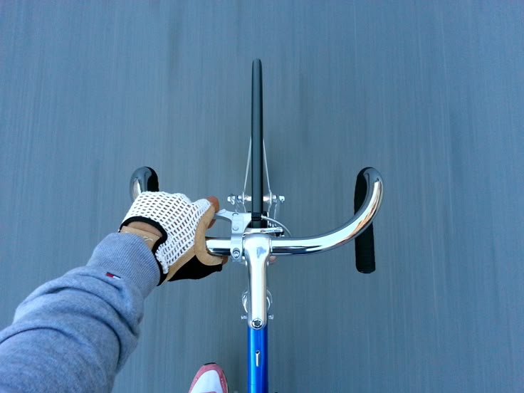 Những nguyên nhân khi chạy xe đạp bị tê tay và cách khắc phục